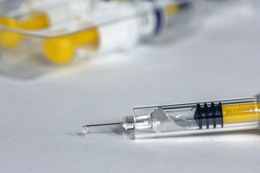 strzykawka COVID-19 szczepienie