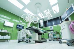 PMR i Upper Finance: dynamiczne wzrosty na rynku chirurgii robotycznej